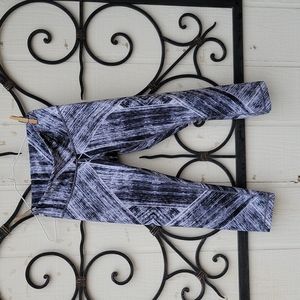 Lululemon crop size 6